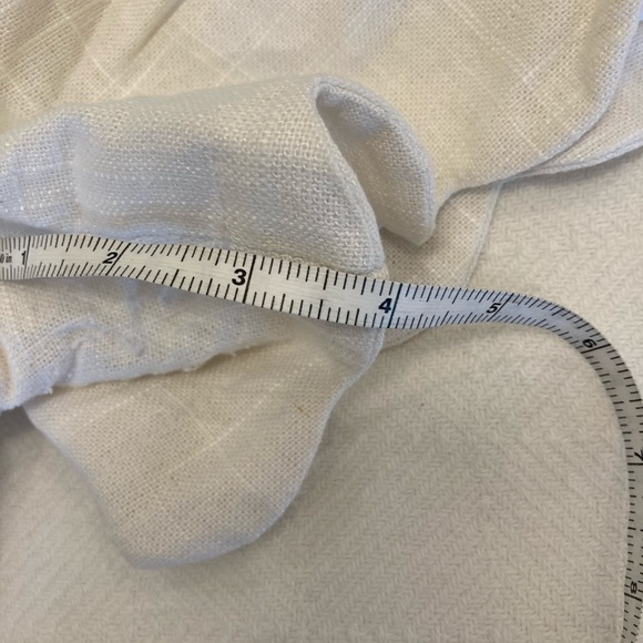 EUC cute white scalloped linen shorts - Picture 2 of 7